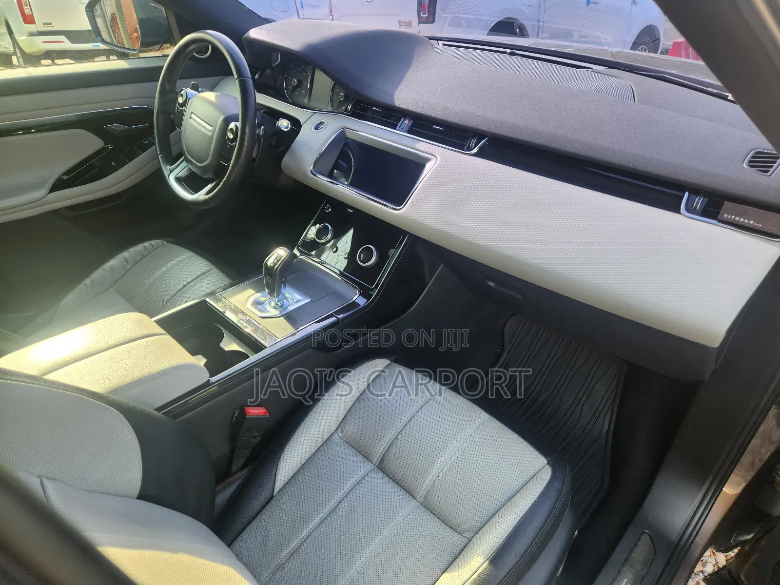 Land Rover Range Rover Evoque R-Dynamic SE AWD 2020 Gray