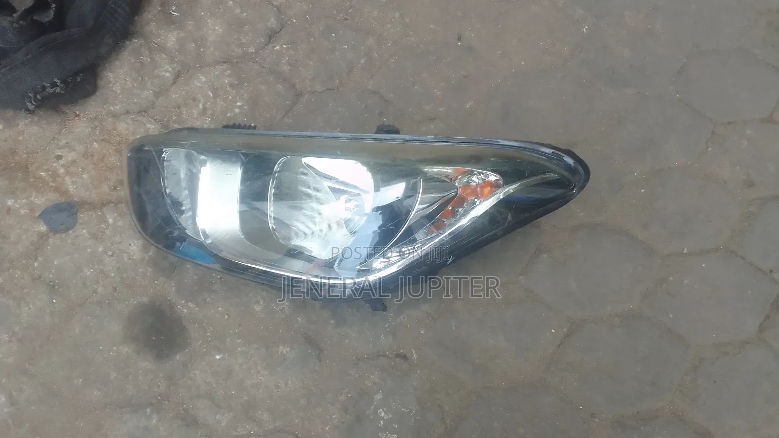 Hyundai I20 2012,2013,2014 Headlight Left Available.