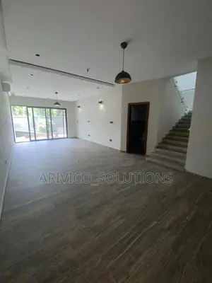 3bdrm Townhouse / Terrace in Community 6, Tema Metropolitan for rent