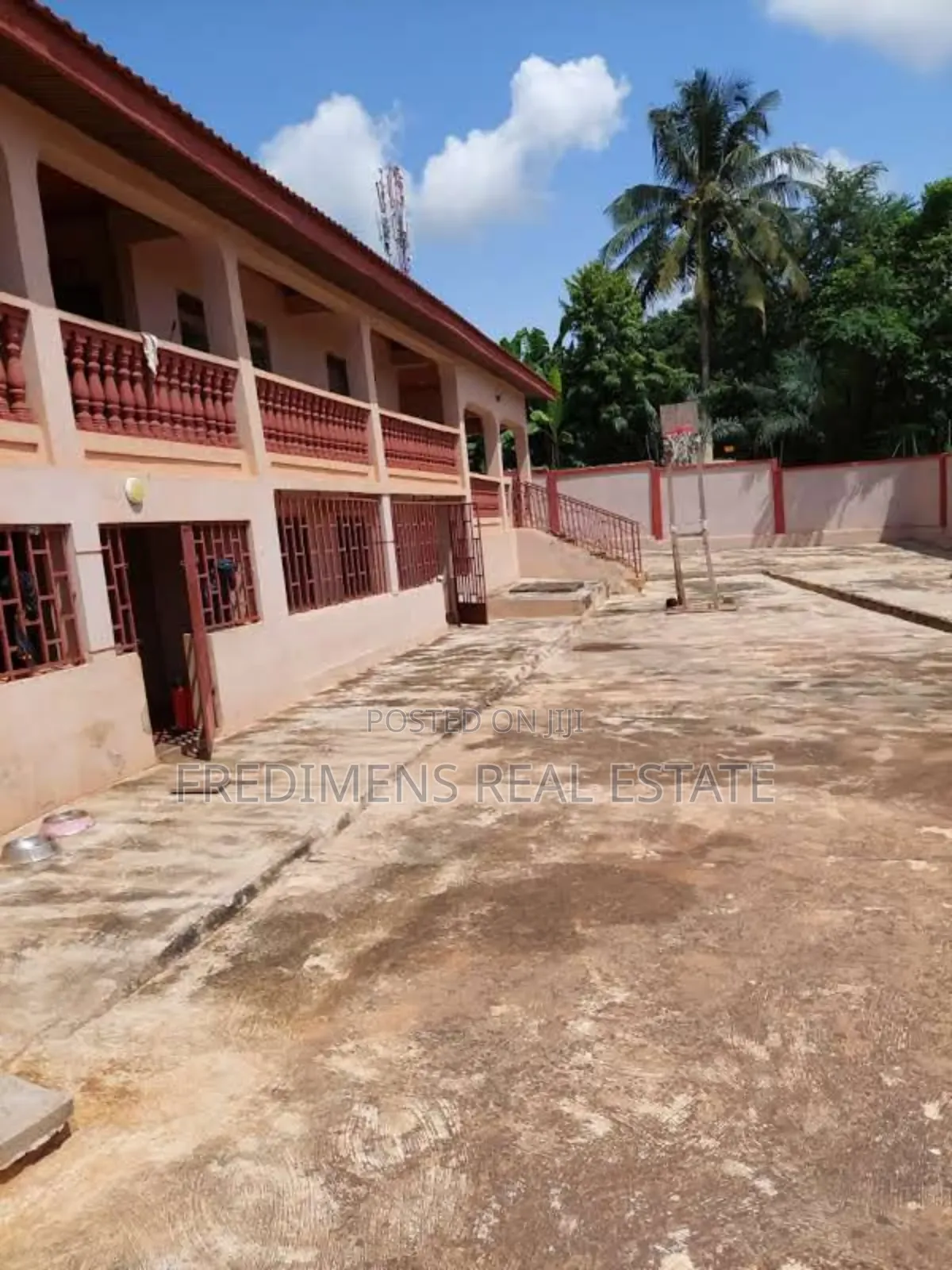 7bdrm House in Kumasi Metropolitan for sale