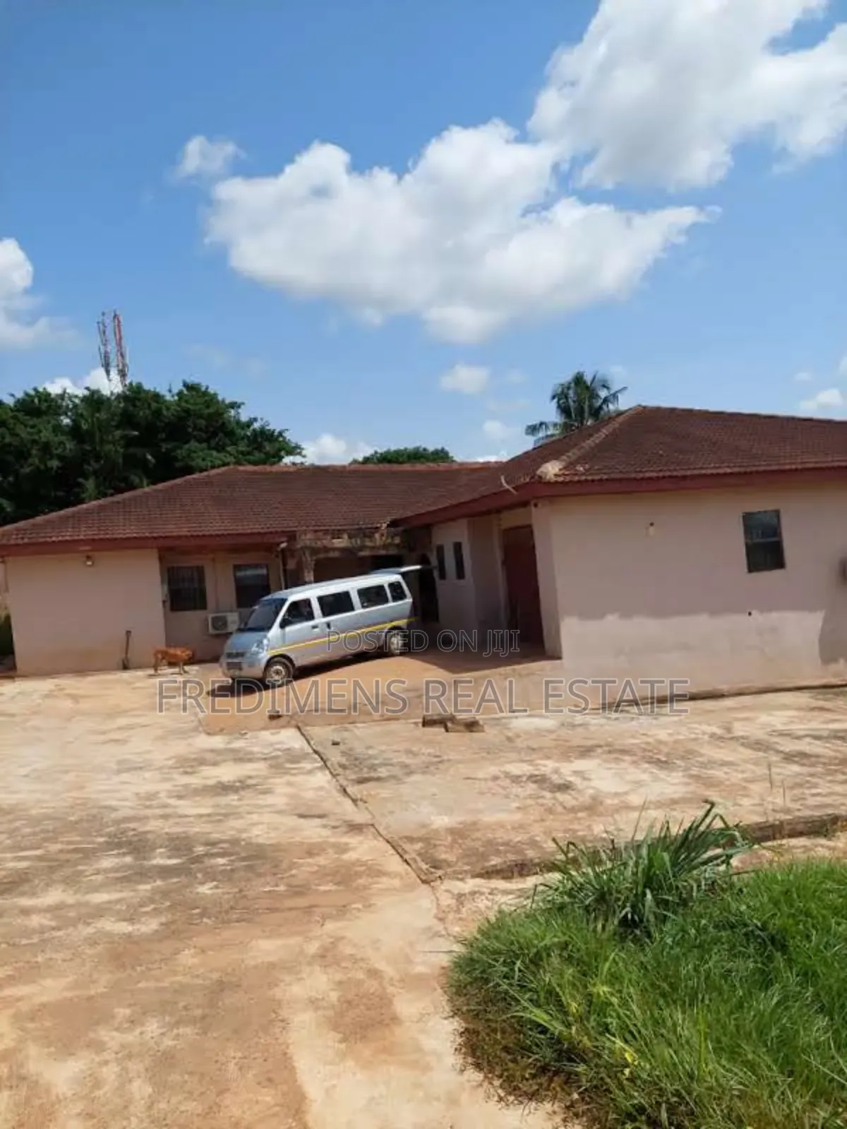7bdrm House in Kumasi Metropolitan for sale