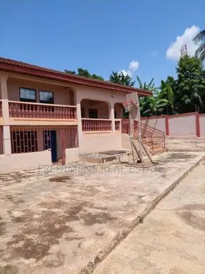 7bdrm House in Kumasi Metropolitan for sale