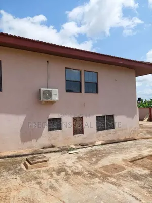 7bdrm House in Kumasi Metropolitan for sale