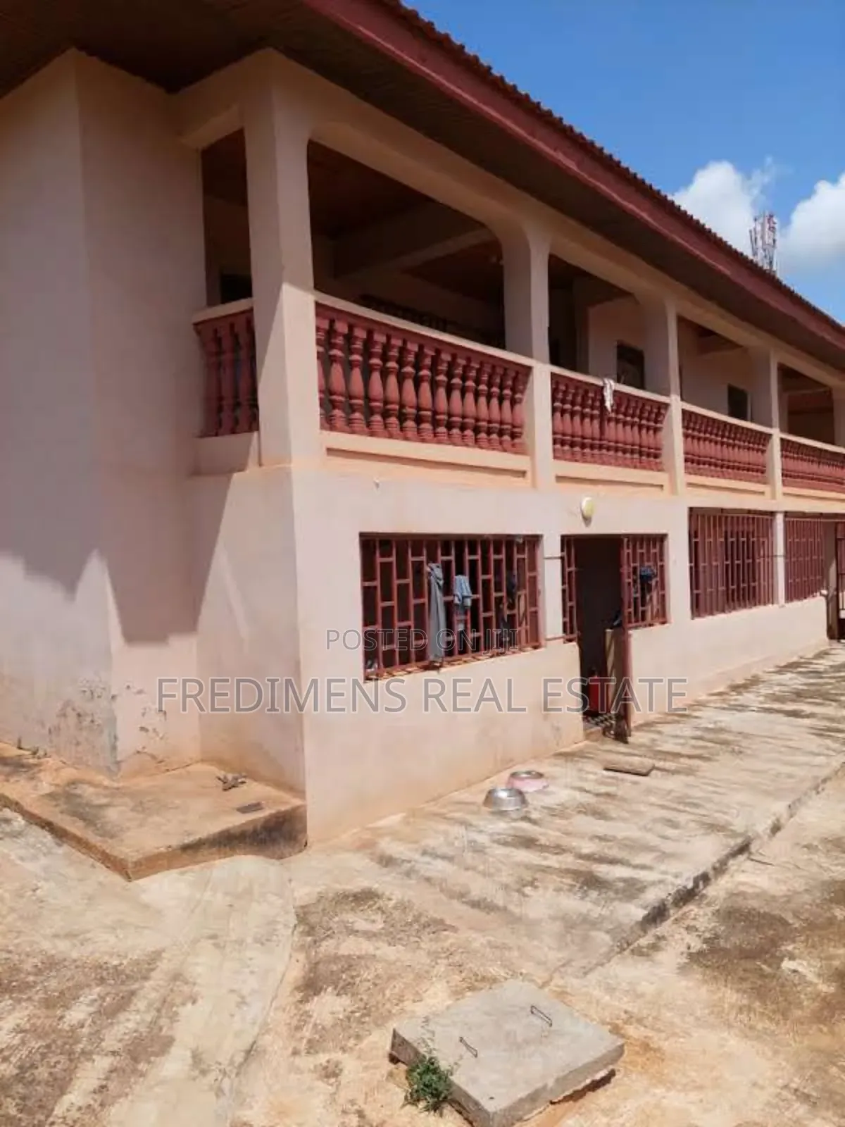 7bdrm House in Kumasi Metropolitan for sale