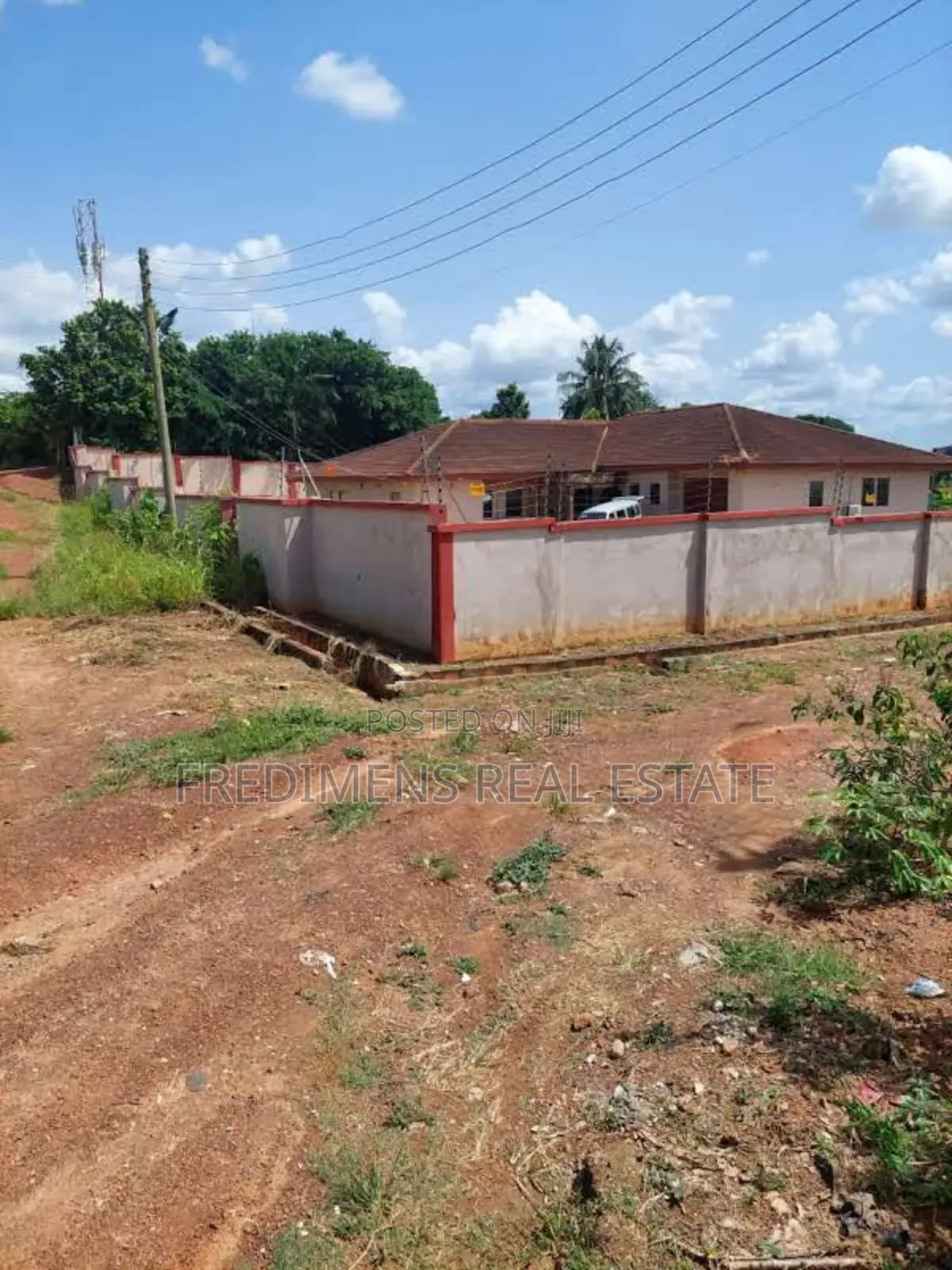 7bdrm House in Kumasi Metropolitan for sale