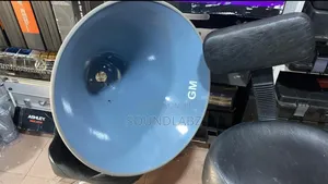 Megaphone Horns and Magnet