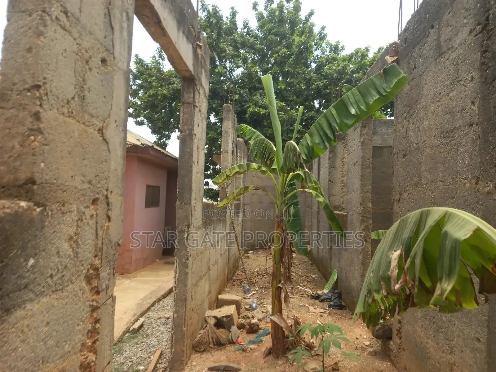 12 Bedrooms Guest House / Hotel for Sale ( Adesina)