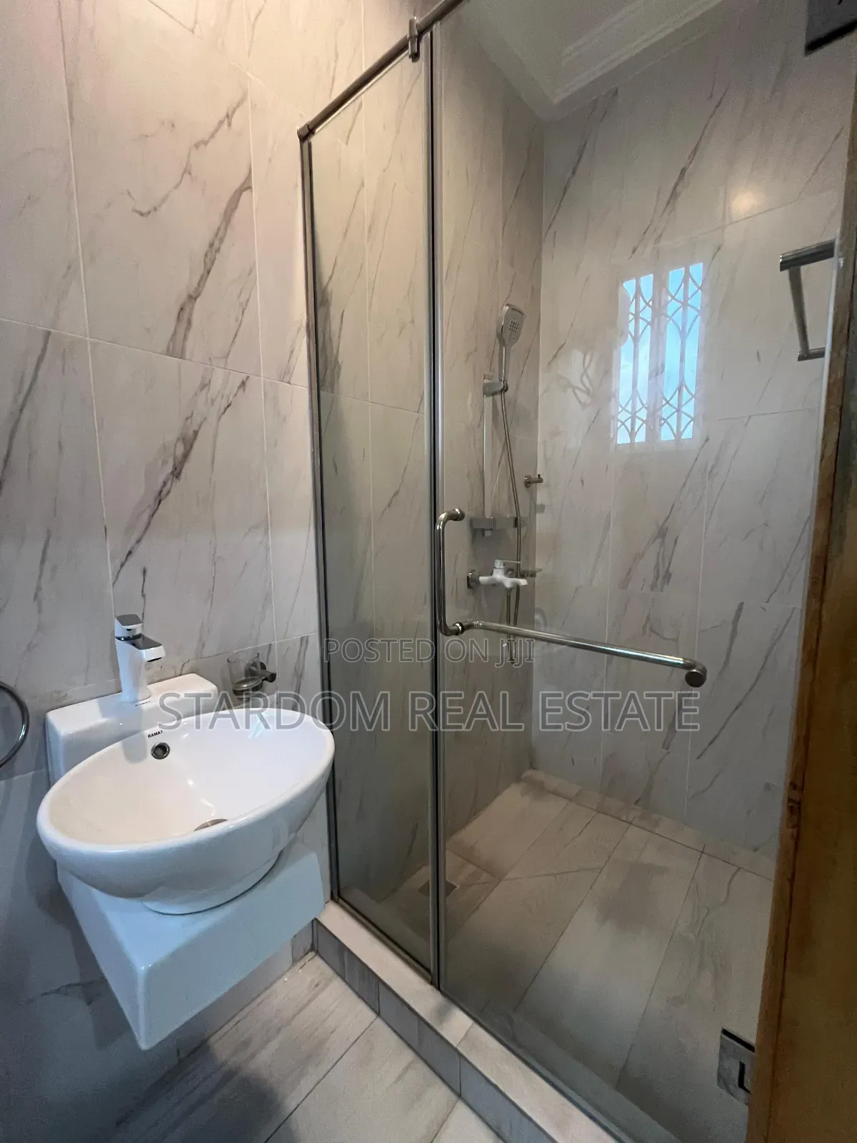 4bdrm Duplex in Adjiringanor, East Legon for rent