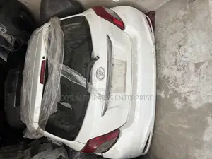Toyota Vitz 2012-2016 Back Cut