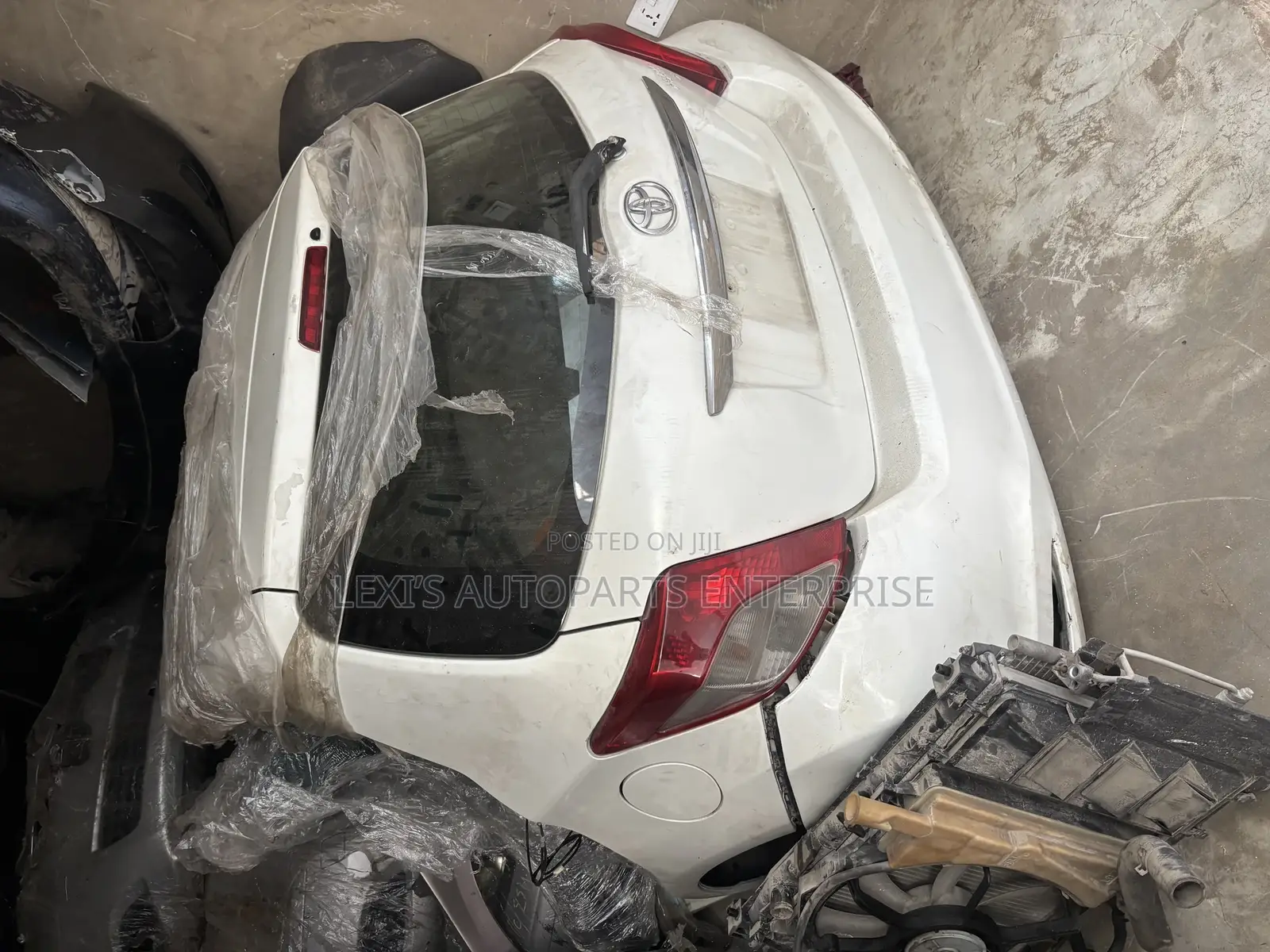 Toyota Vitz 2012-2016 Back Cut
