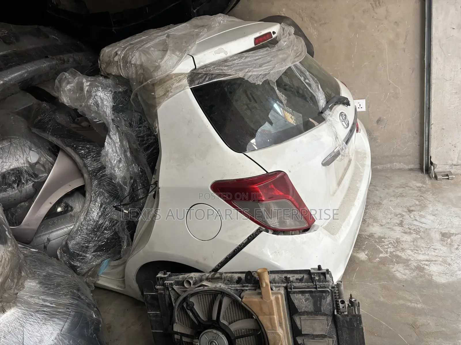 Toyota Vitz 2012-2016 Back Cut