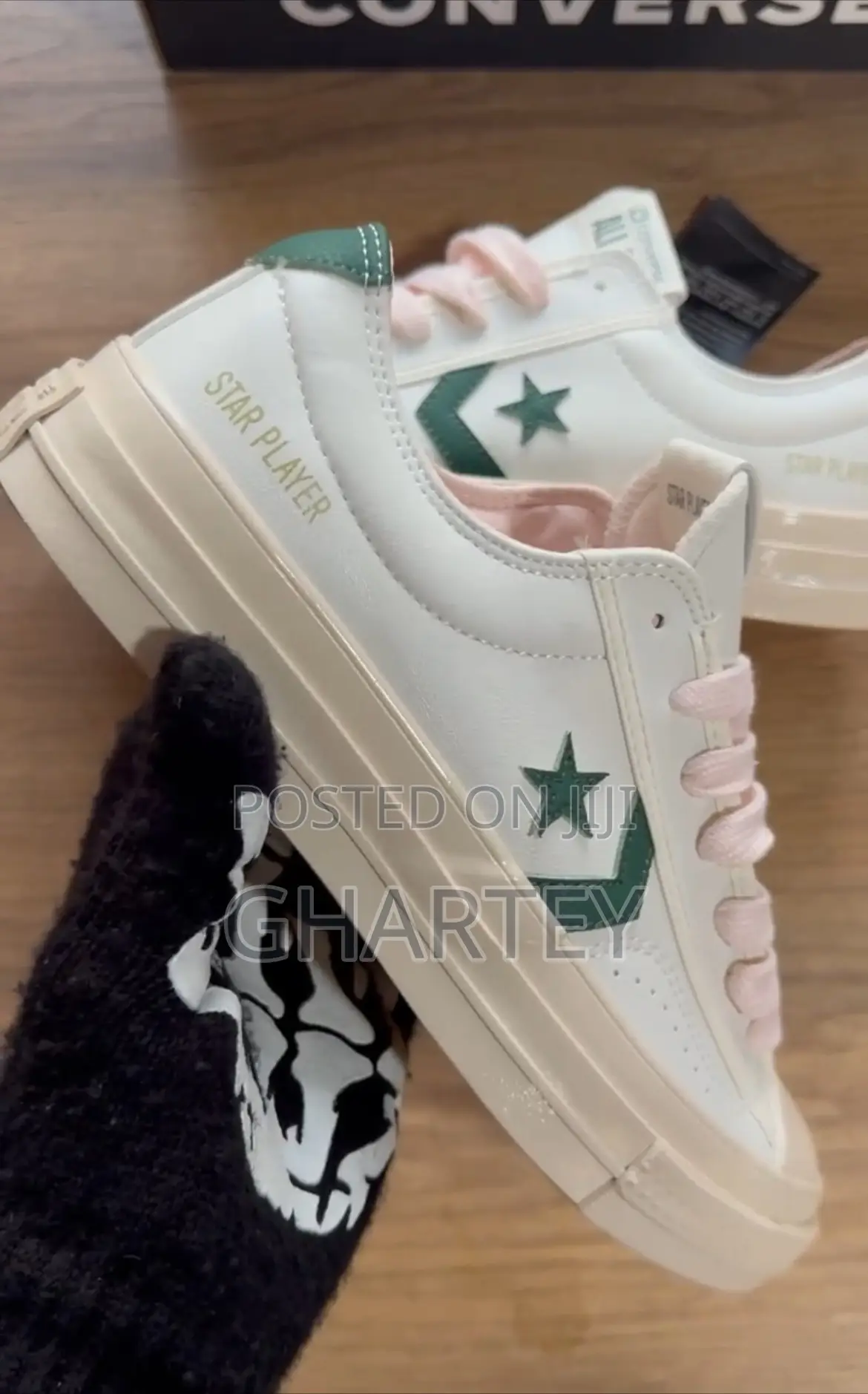 Converse Star Player 76 Ox Sneakers in White