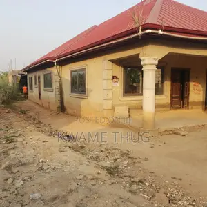 4bdrm House in Ampayoo New Side, Kumasi Metropolitan for rent