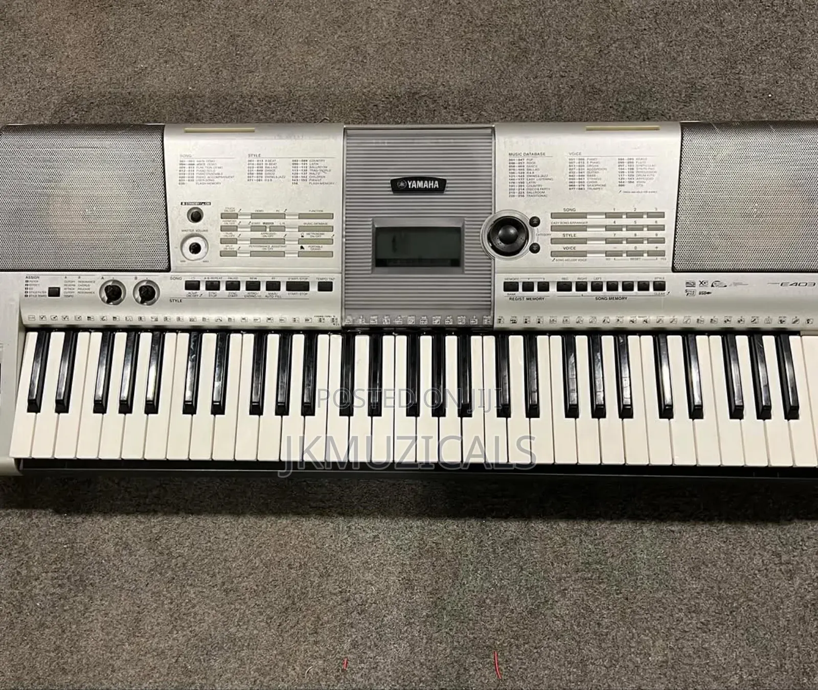 Yamaha PSR-E403 _ 61 Key Electronic Keyboard / Piano
