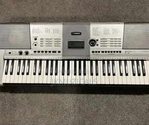 Yamaha PSR-E403 _ 61 Key Electronic Keyboard / Piano