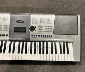 Yamaha PSR-E403 _ 61 Key Electronic Keyboard / Piano