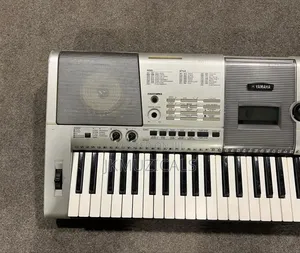 Yamaha PSR-E403 _ 61 Key Electronic Keyboard / Piano