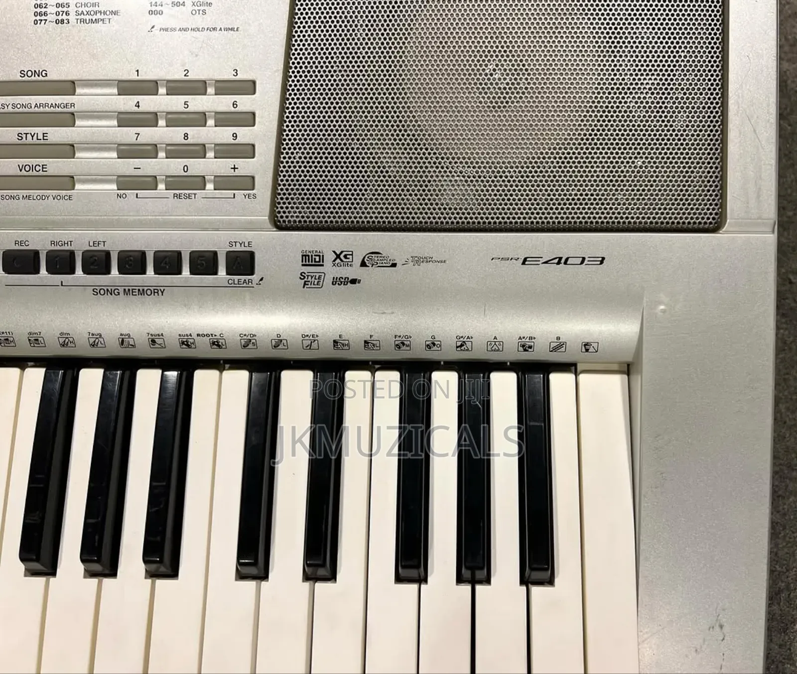 Yamaha PSR-E403 _ 61 Key Electronic Keyboard / Piano
