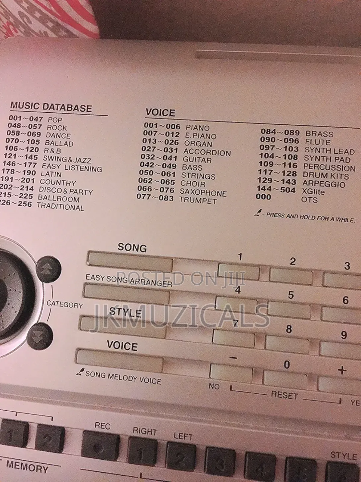 Yamaha PSR-E403 _ 61 Key Electronic Keyboard / Piano