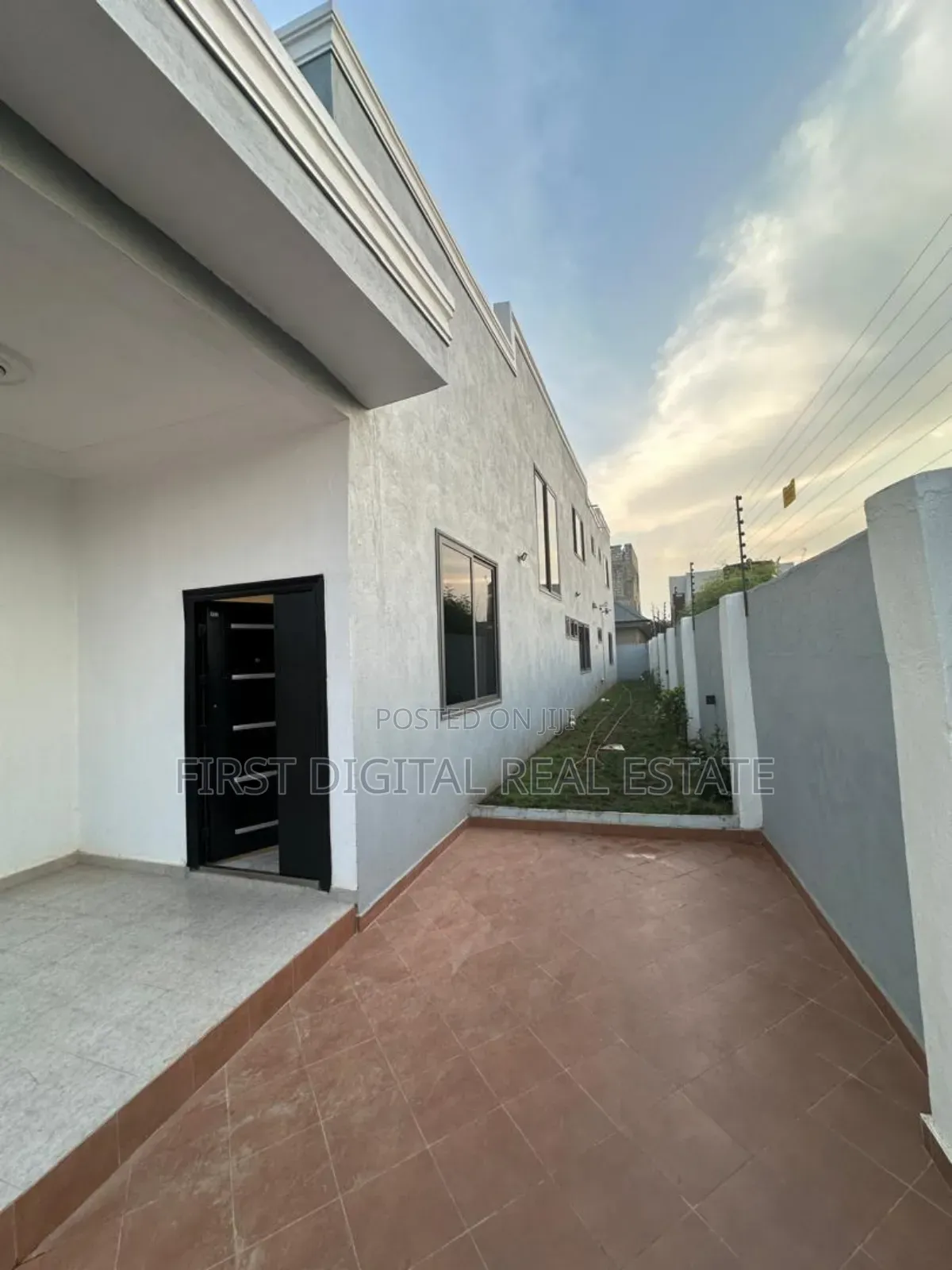 4bdrm Mansion in First Digital Real, Kasoa for sale