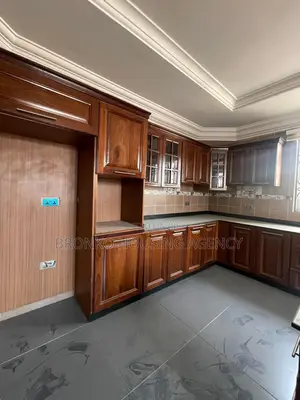 5bdrm House in Bronko Housing, Baatsona Total for rent