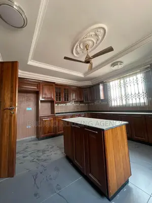 5bdrm House in Bronko Housing, Baatsona Total for rent
