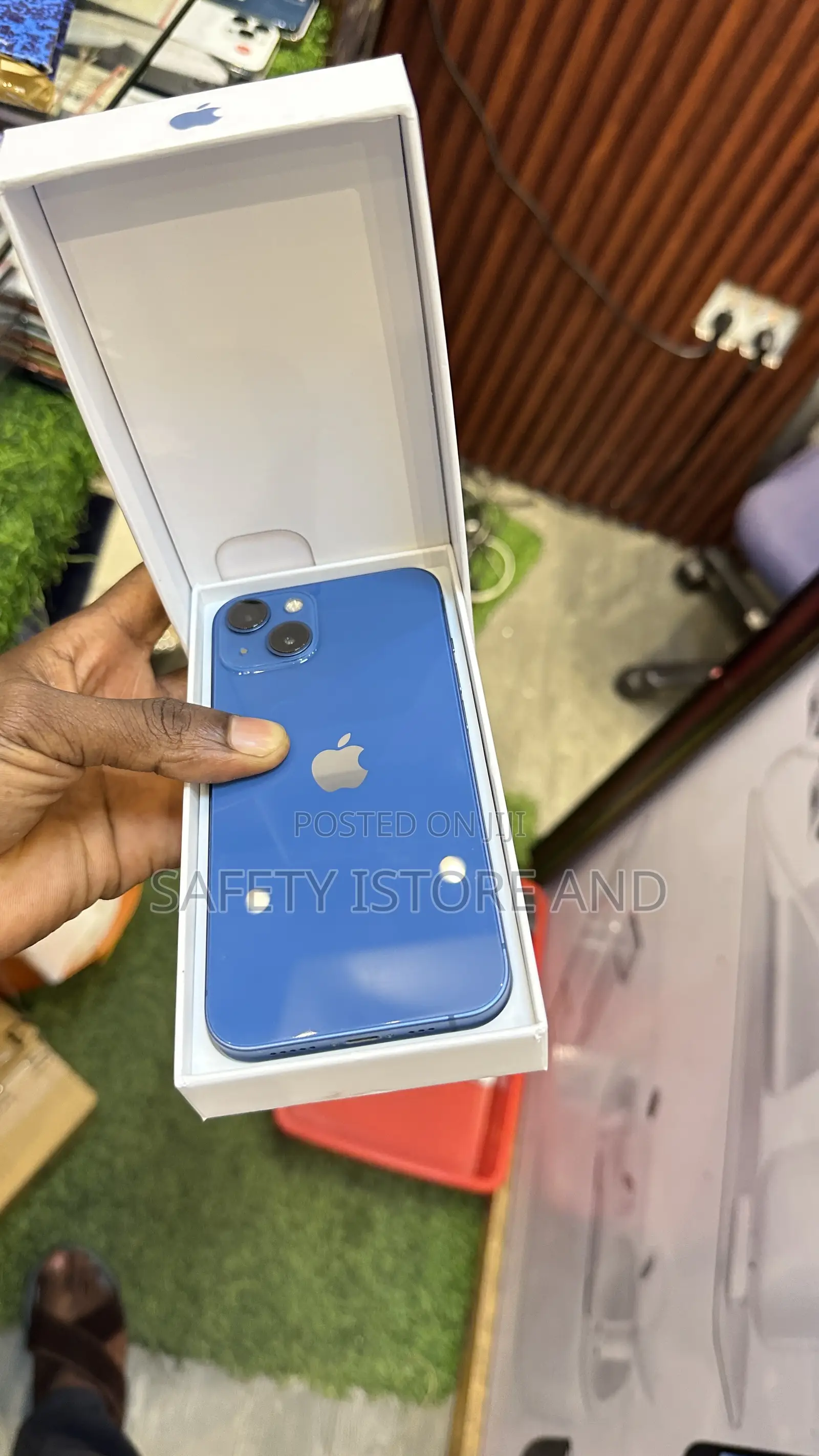New Apple iPhone 13 128 GB Blue