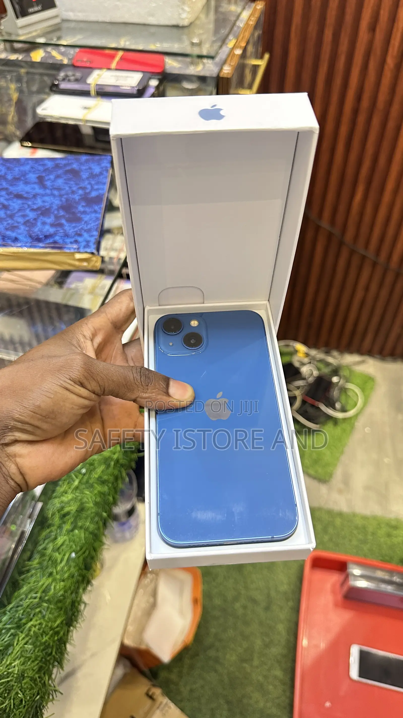 New Apple iPhone 13 128 GB Blue