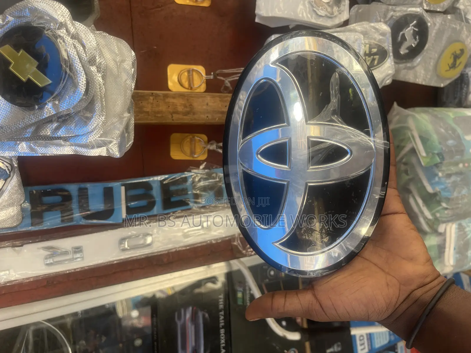 Toyota Land Cruiser Glass Crown