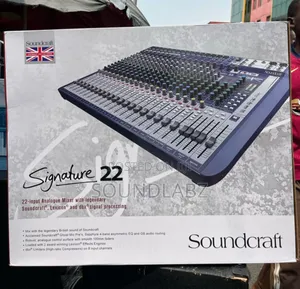 Soundcraft Signature 22 22-Input Analog Mixer With Effects
