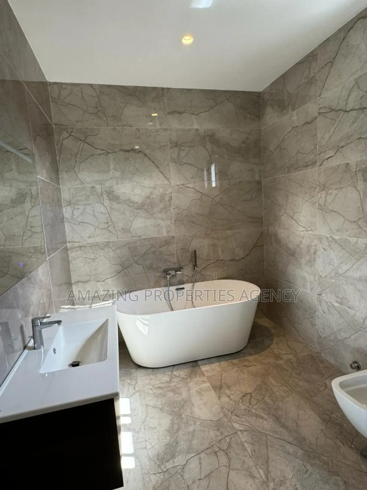4bdrm House in East Legon for sale