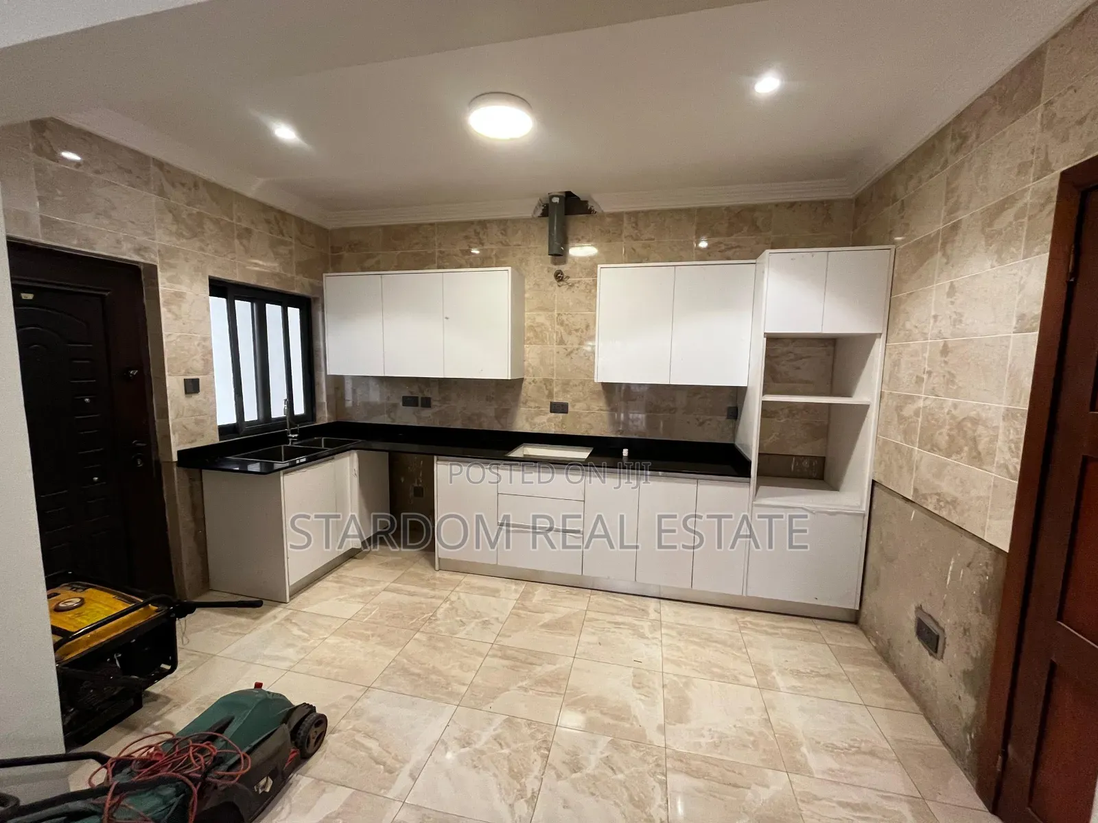 3bdrm Townhouse / Terrace in Adjiringanor, East Legon for rent
