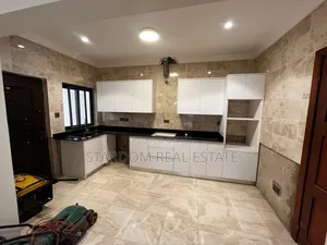 3bdrm Townhouse / Terrace in Adjiringanor, East Legon for rent