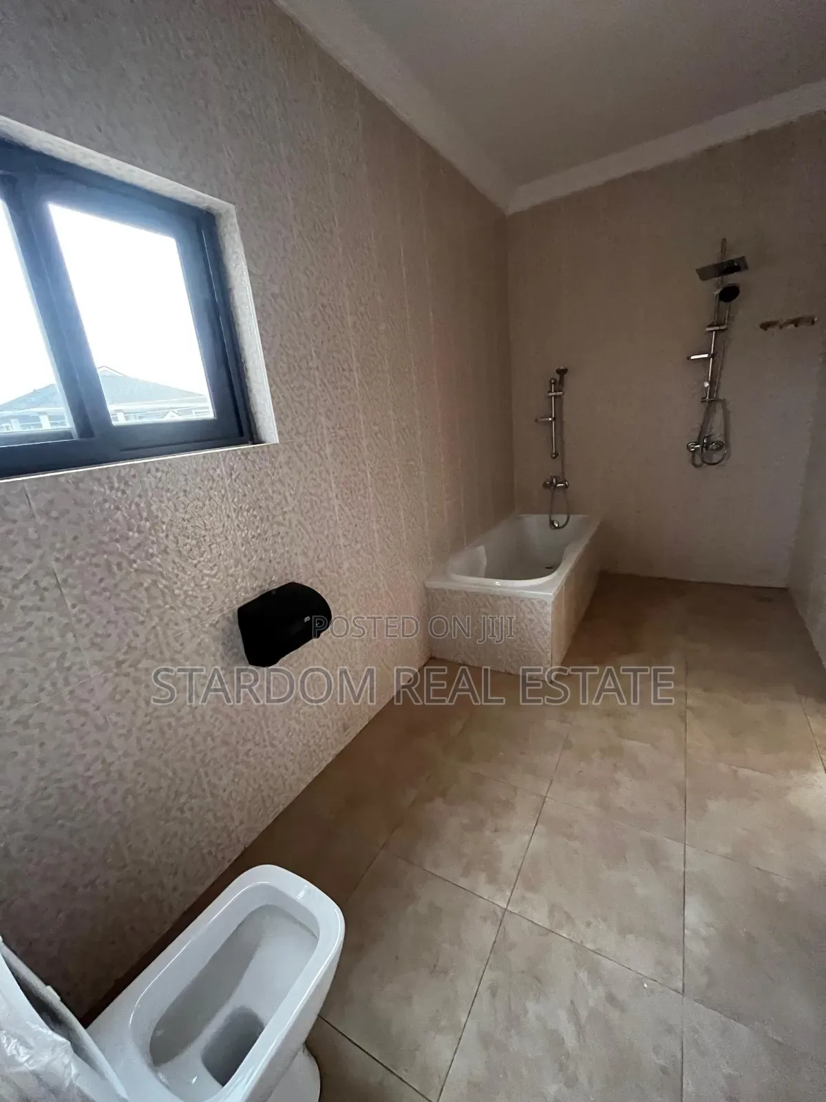 3bdrm Townhouse / Terrace in Adjiringanor, East Legon for rent