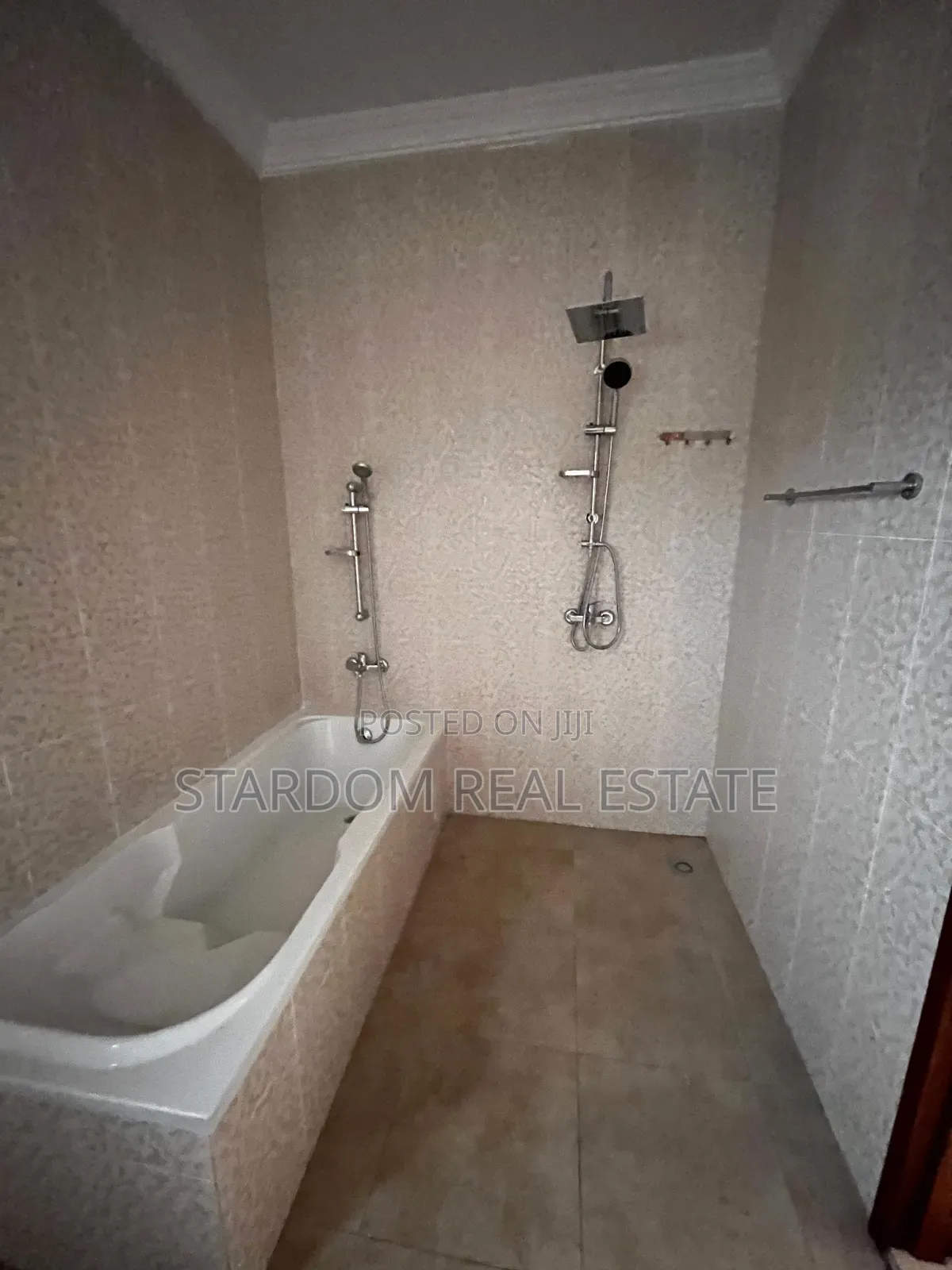3bdrm Townhouse / Terrace in Adjiringanor, East Legon for rent