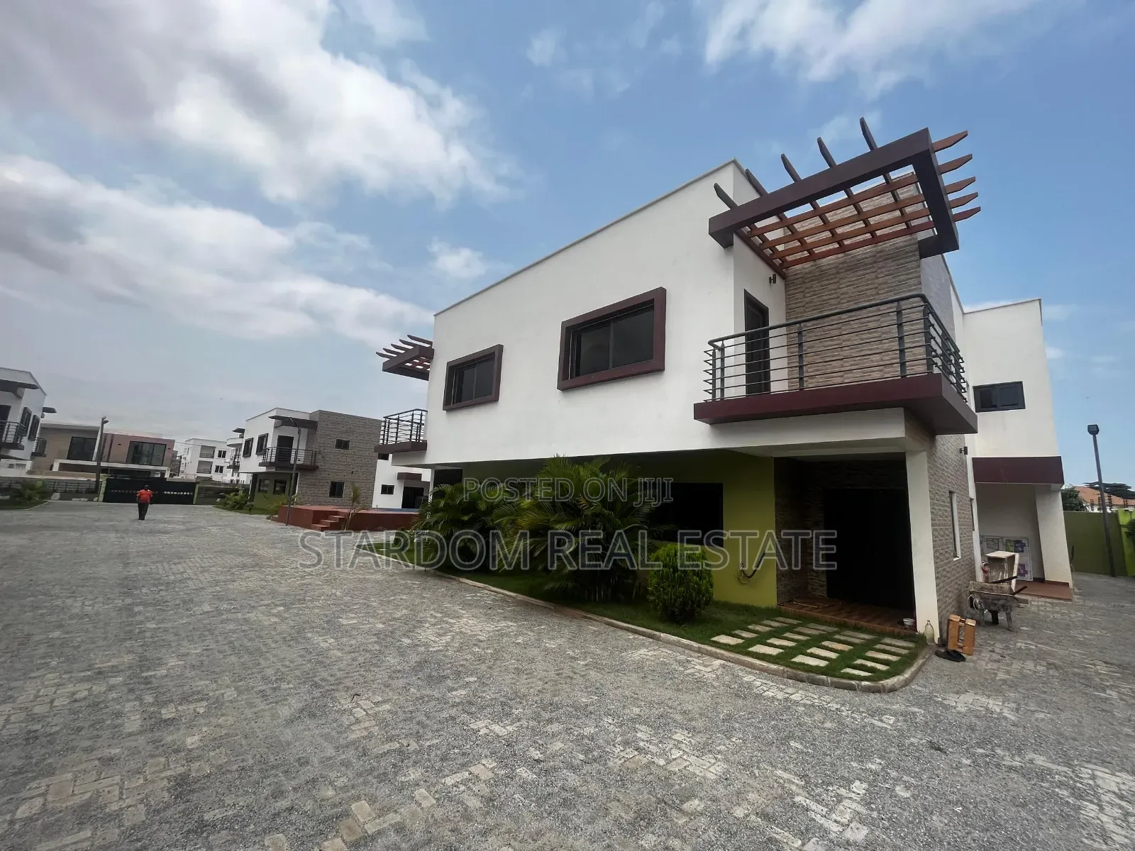 3bdrm Townhouse / Terrace in Adjiringanor, East Legon for rent