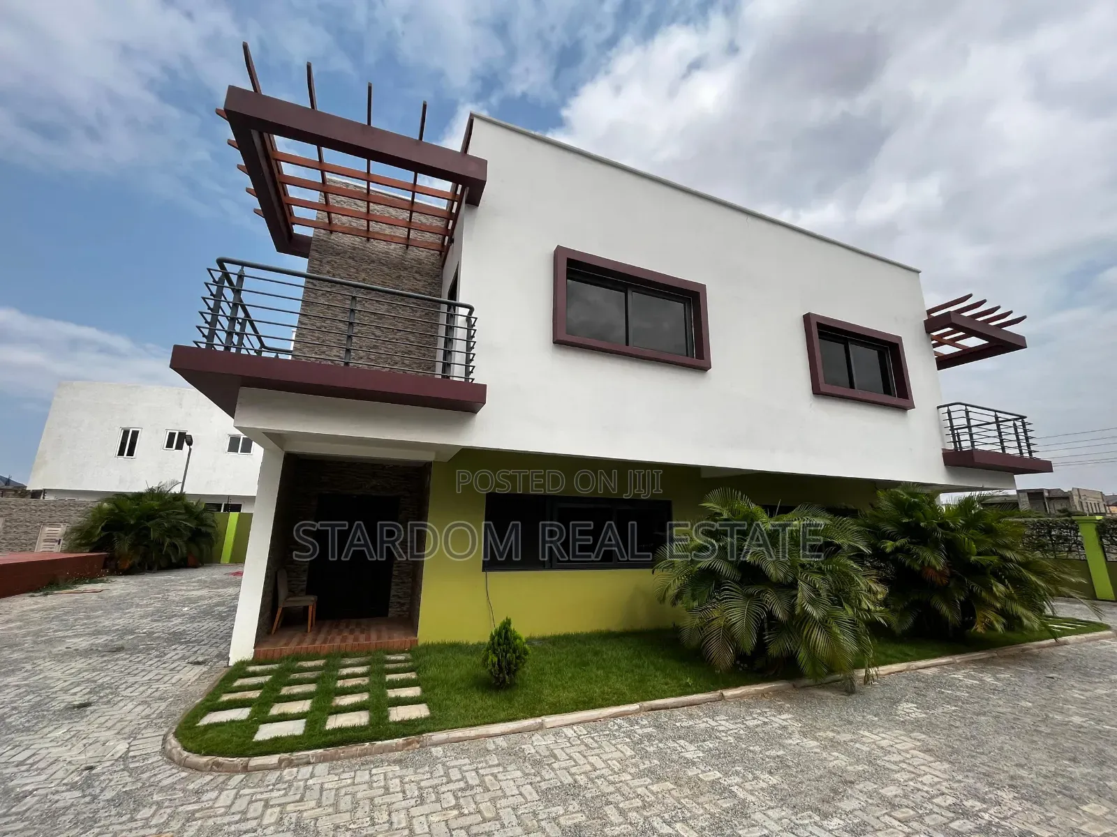 3bdrm Townhouse / Terrace in Adjiringanor, East Legon for rent