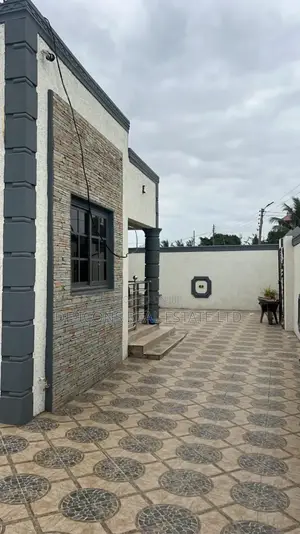 3bdrm House in De-Icons Real Estate, Oyarifa for sale