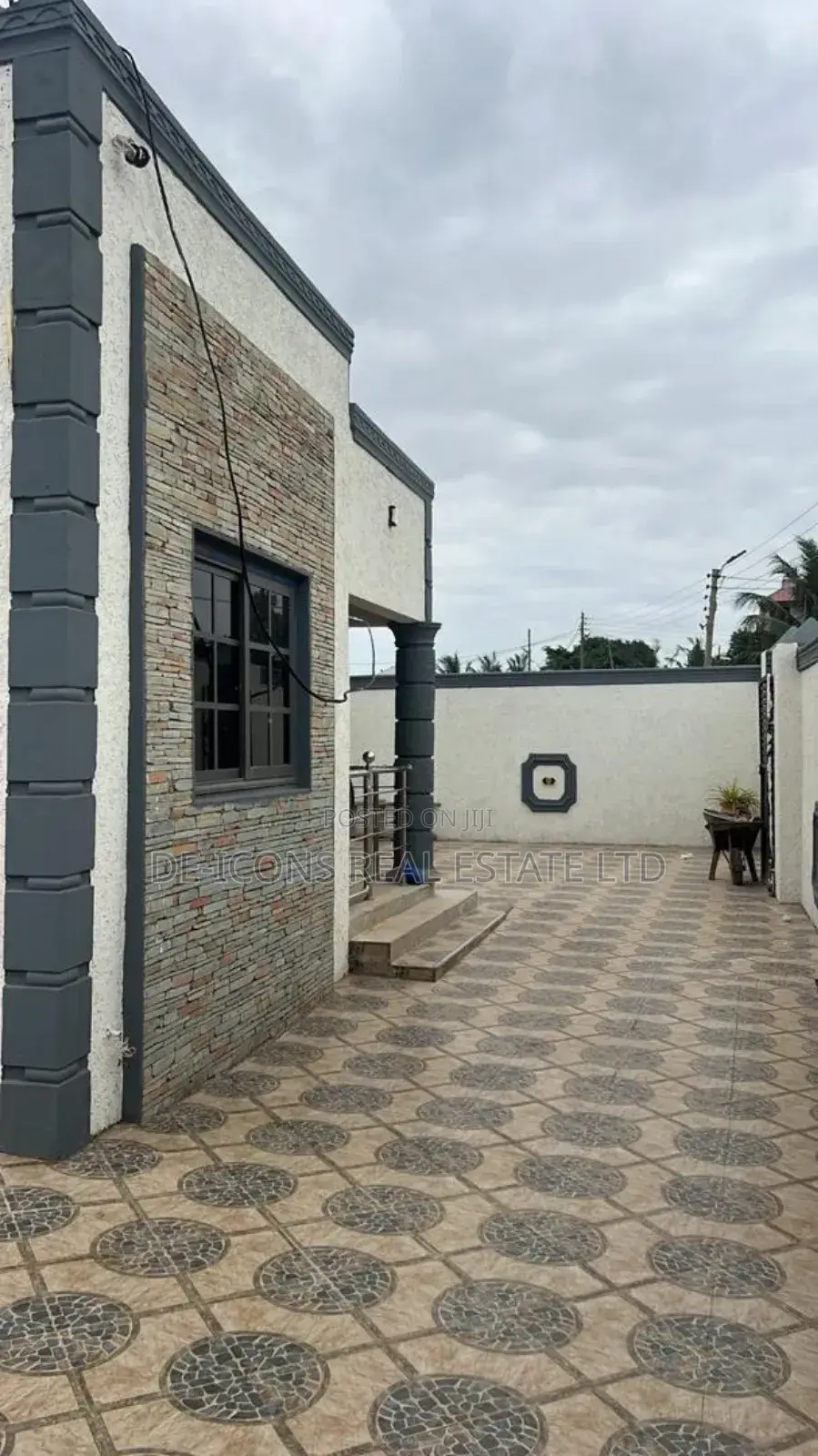 3bdrm House in De-Icons Real Estate, Oyarifa for sale