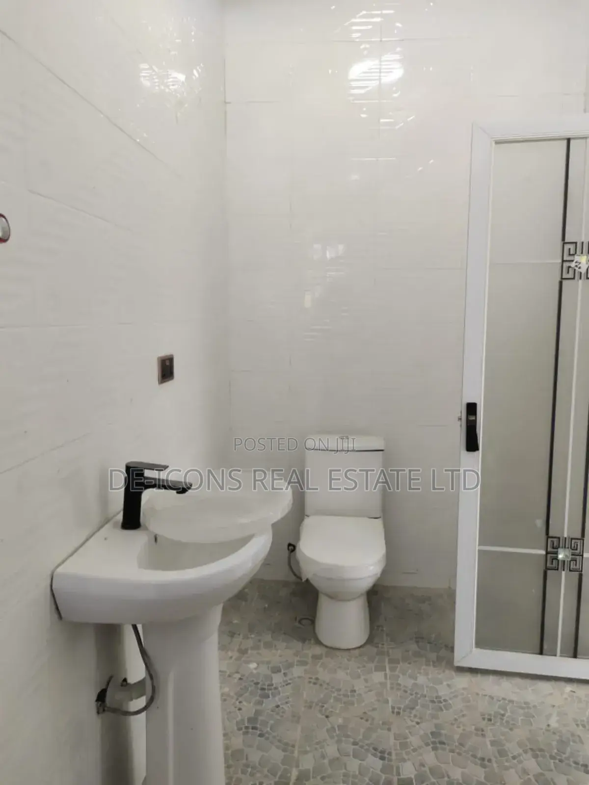 3bdrm House in De-Icons Real Estate, Oyarifa for sale