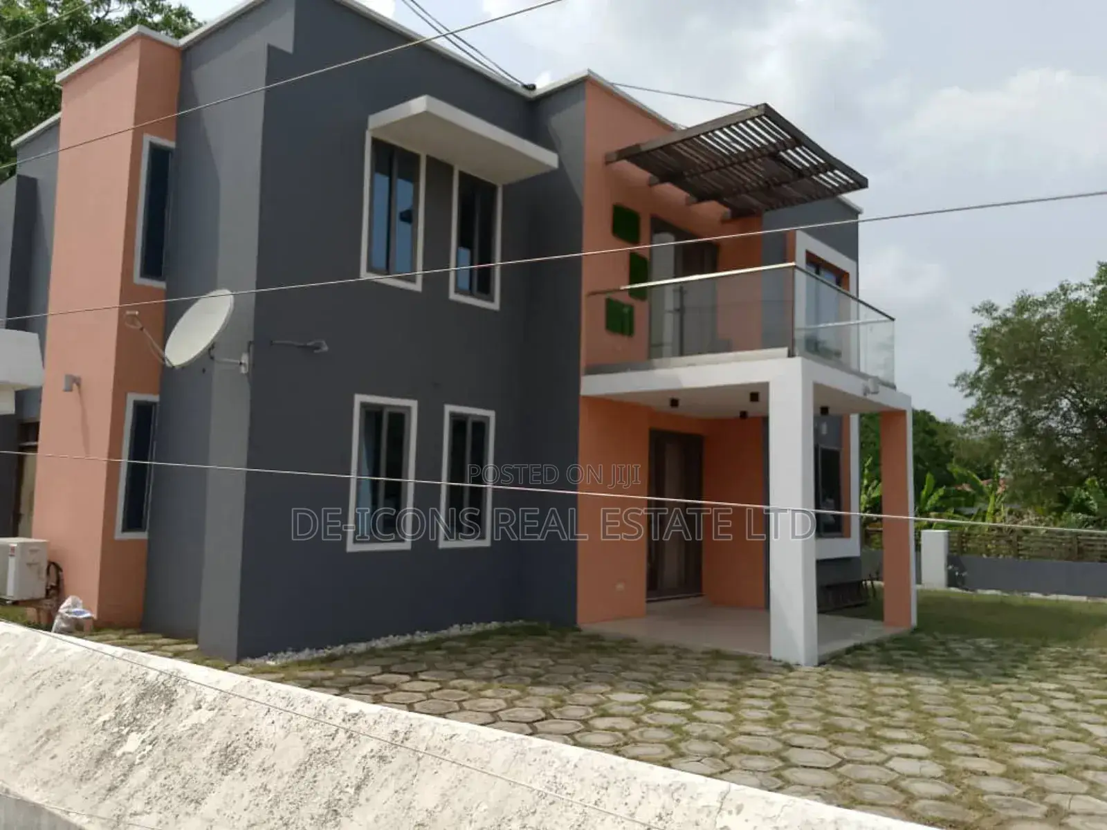 4bdrm Duplex in De-Icons Real Estate, West Legon for sale