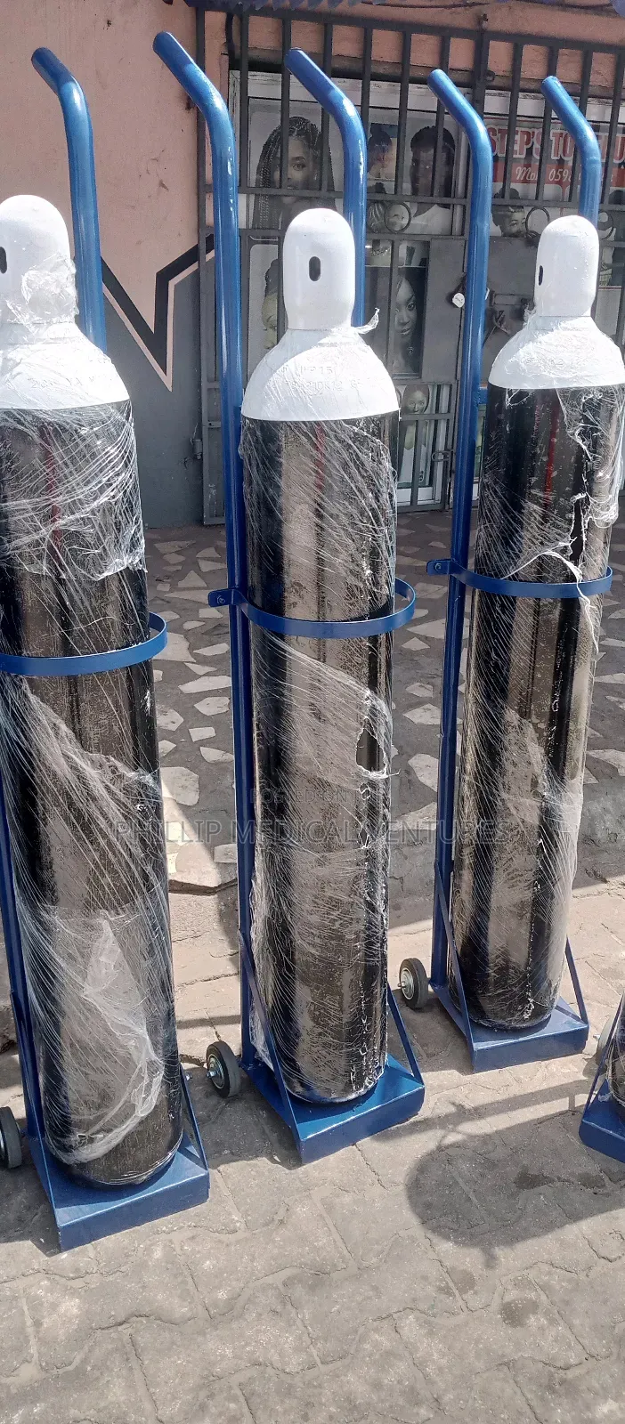 Oxygen Cylinder With Regulator and Trolley (40l)
