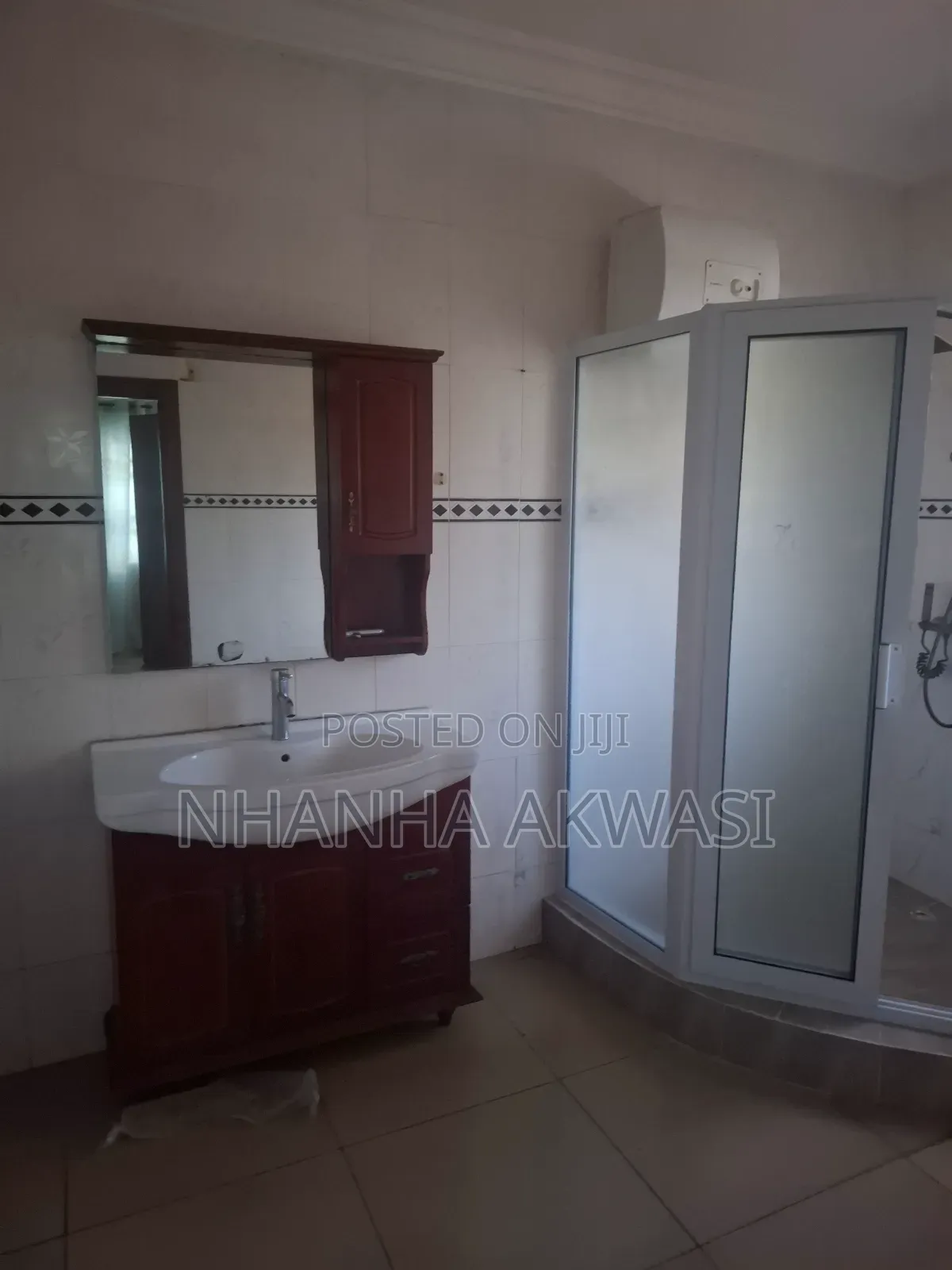 Furnished 4bdrm House in Community 10, Tema Metropolitan for sale