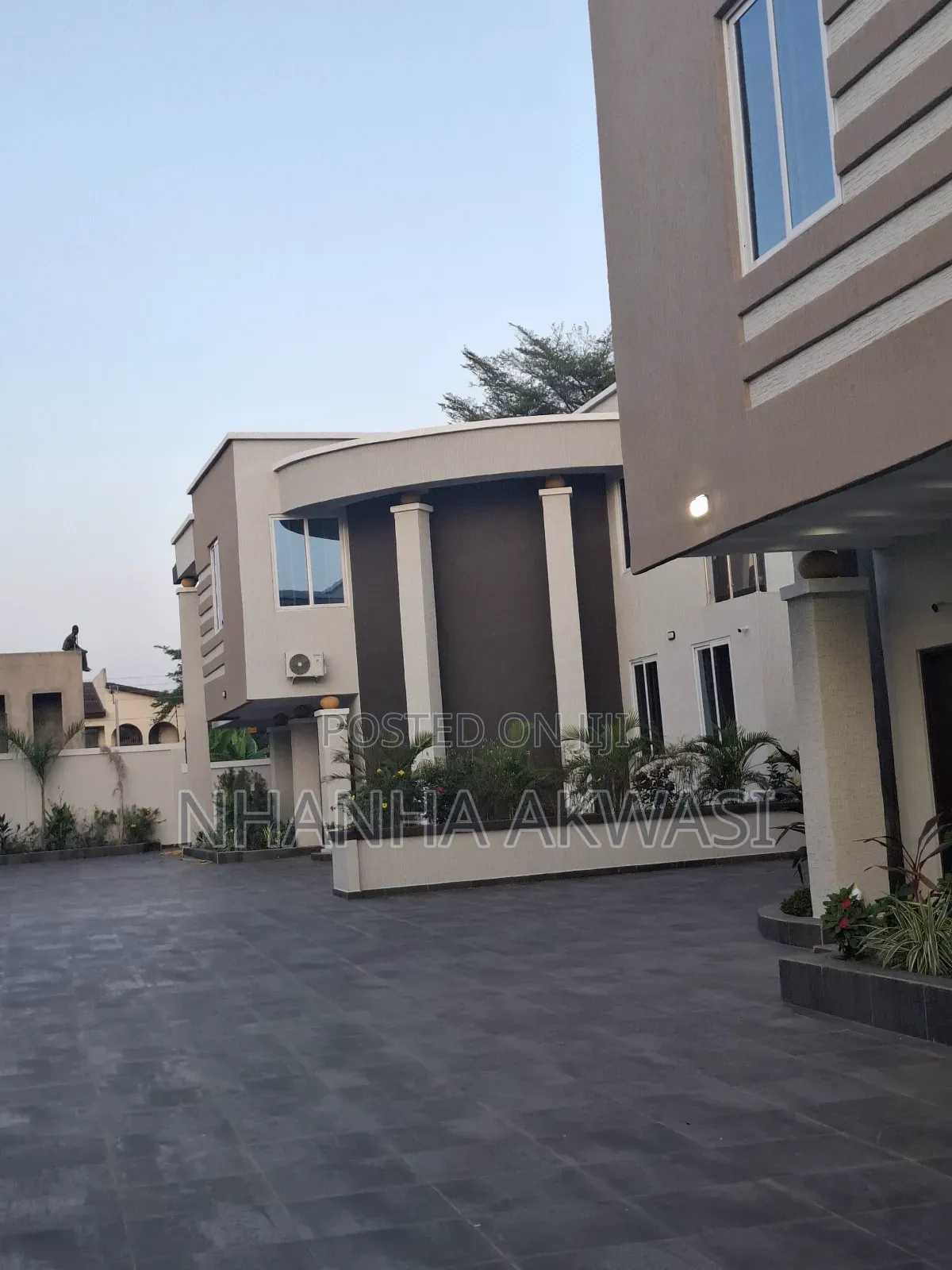 Furnished 4bdrm House in Community 10, Tema Metropolitan for sale