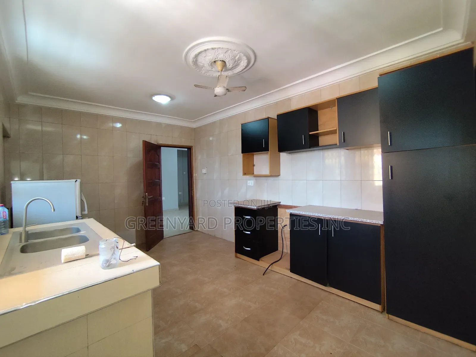 3bdrm Apartment in American House, East Legon for rent