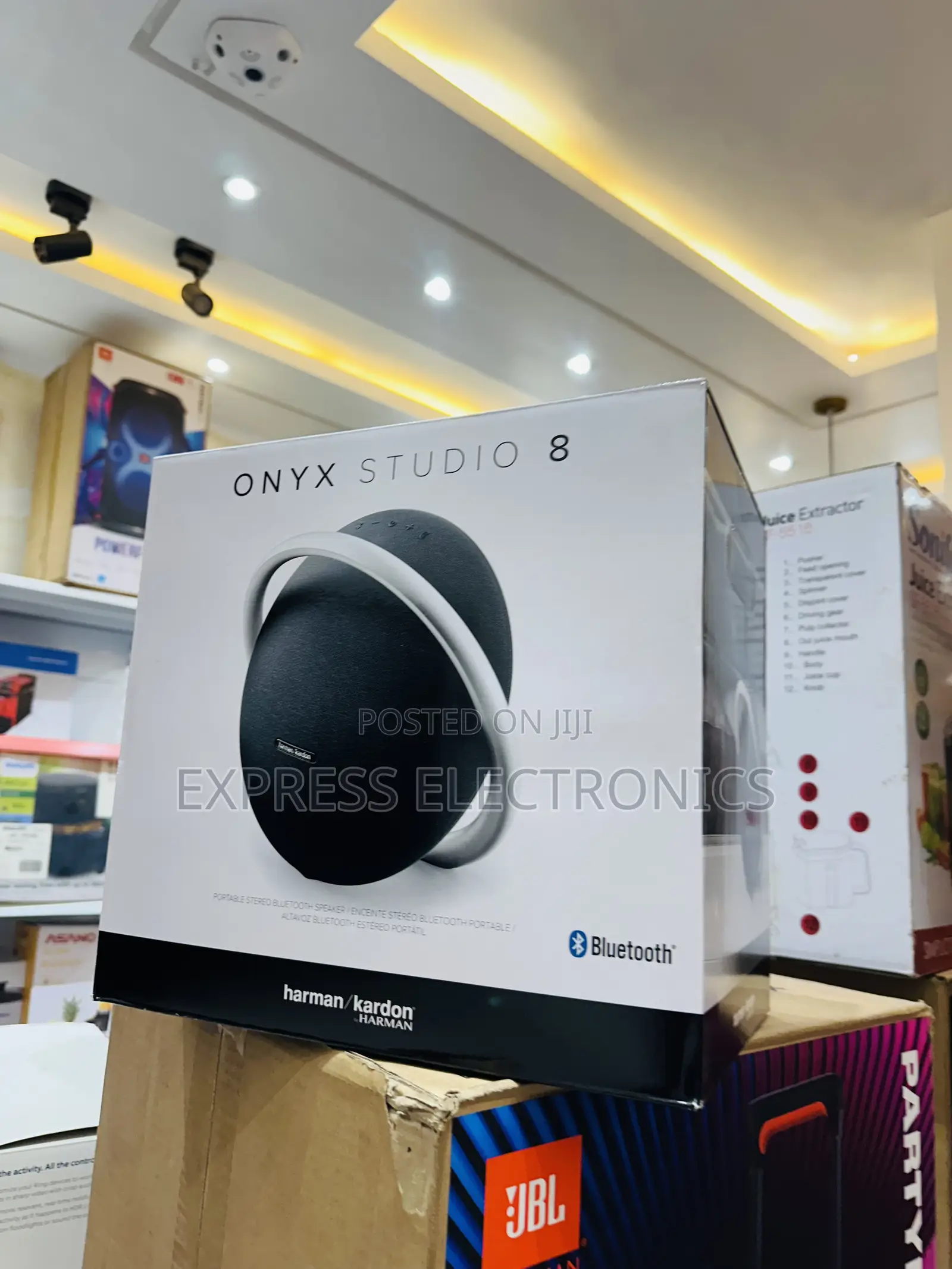 Ultra Modern Onyx 8 Studio Speakers Bluetooth