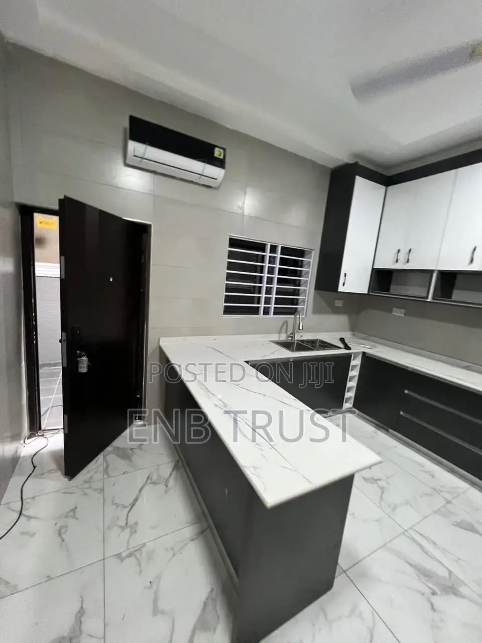 5bdrm House in Achimota for sale