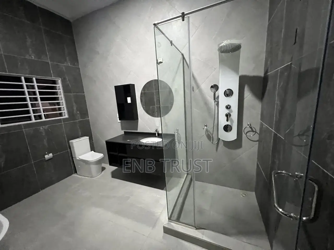 5bdrm House in Achimota for sale