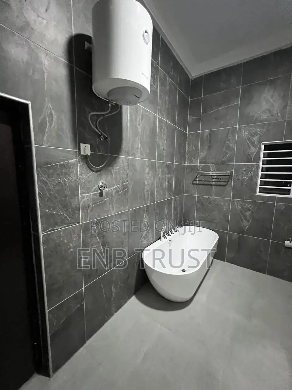 5bdrm House in Achimota for sale