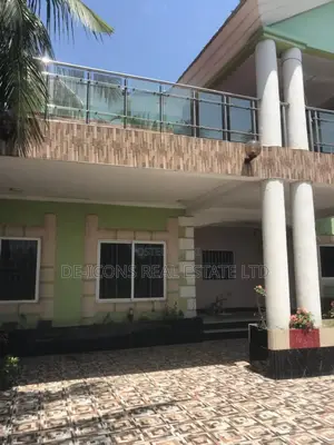 6bdrm House in De-Icons Real Estate, Awutu Senya East Municipal